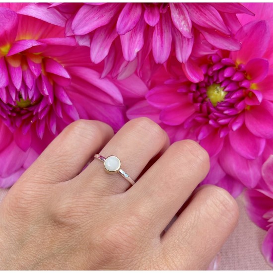 . Eeke (ivm stijgende goudkoers zijn alle prijzen voor gouden sieraden tijdelijk op aanvraag)