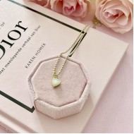 . Mara (schuin hangend) 