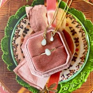 . Nine (minimalistisch) (DNA steen van 5x3mm) (ivm stijgende goudkoers zijn alle prijzen voor gouden sieraden tijdelijk op aanvraag)