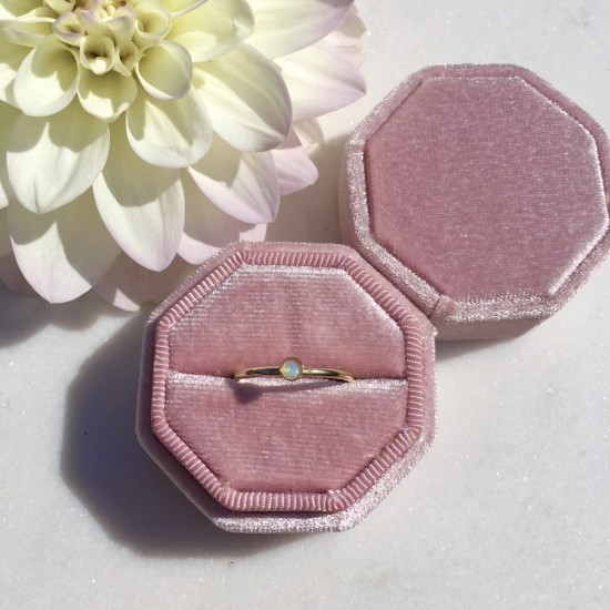 GEBOORTE RING - Oktober - Opaal (ivm stijgende goudkoers zijn alle prijzen voor gouden sieraden tijdelijk op aanvraag)