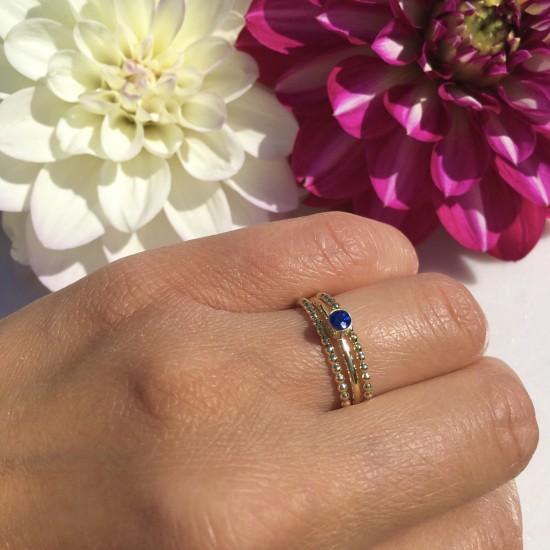 GEBOORTE RING - September - Saffier (ivm stijgende goudkoers zijn alle prijzen voor gouden sieraden tijdelijk op aanvraag)