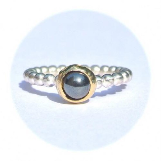 Ring: Zilver, Goud en Hematiet (prijs op aanvraag)