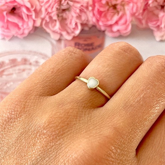 . Nala (DNA steen van +- 4mm) (ivm stijgende goudkoers zijn alle prijzen voor gouden sieraden tijdelijk op aanvraag)