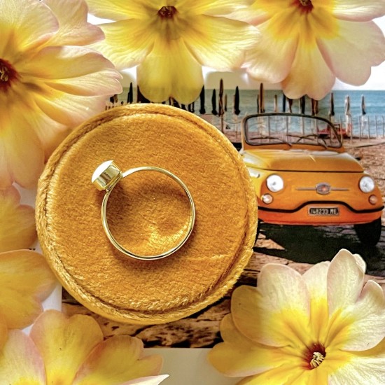 . Amy (DNA steen van 5mm) (ivm stijgende goudkoers zijn alle prijzen voor gouden sieraden tijdelijk op aanvraag)