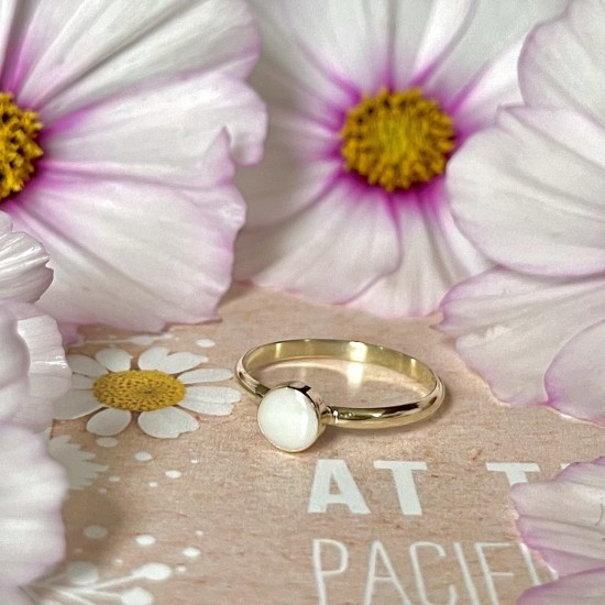 . Amy (DNA steen van 5mm) (ivm stijgende goudkoers zijn alle prijzen voor gouden sieraden tijdelijk op aanvraag)