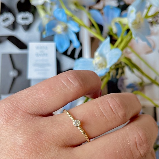 GEBOORTE RING - April - Diamant (ivm stijgende goudkoers zijn alle prijzen voor gouden sieraden tijdelijk op aanvraag)