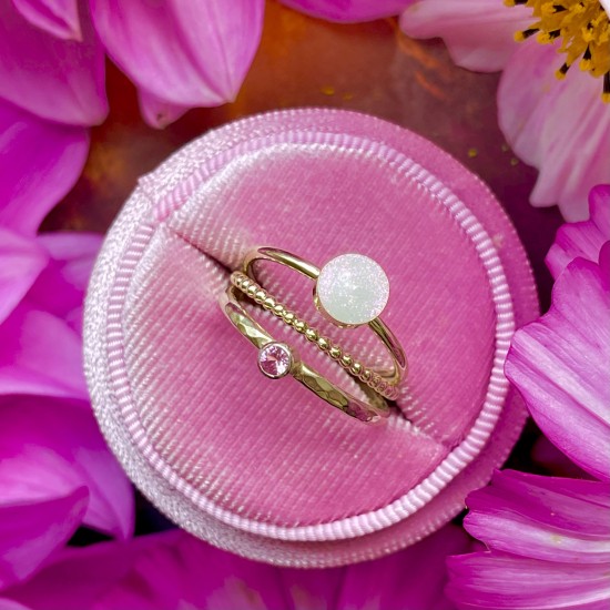 GEBOORTE RING - September - Saffier (ivm stijgende goudkoers zijn alle prijzen voor gouden sieraden tijdelijk op aanvraag)