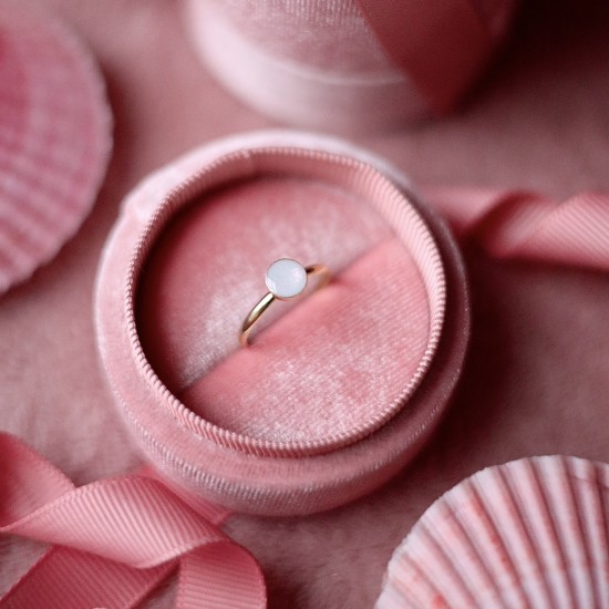 . Danila (DNA steen van 6mm) (ivm stijgende goudkoers zijn alle prijzen voor gouden sieraden tijdelijk op aanvraag)