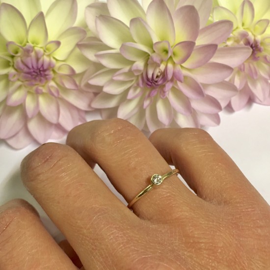 GEBOORTE RING - April - Diamant (ivm stijgende goudkoers zijn alle prijzen voor gouden sieraden tijdelijk op aanvraag)