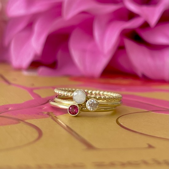 GEBOORTE RING - December - Topaas (ivm stijgende goudkoers zijn alle prijzen voor gouden sieraden tijdelijk op aanvraag)