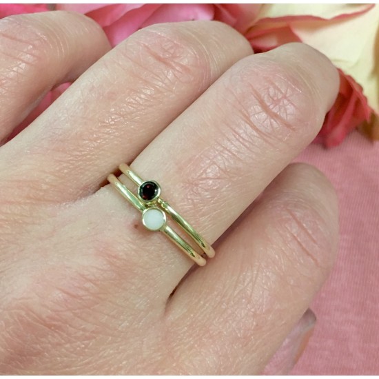 GEBOORTE RING - Januari - Granaat (ivm stijgende goudkoers zijn alle prijzen voor gouden sieraden tijdelijk op aanvraag)