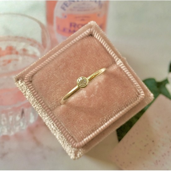 GEBOORTE RING - April - Diamant (ivm stijgende goudkoers zijn alle prijzen voor gouden sieraden tijdelijk op aanvraag)