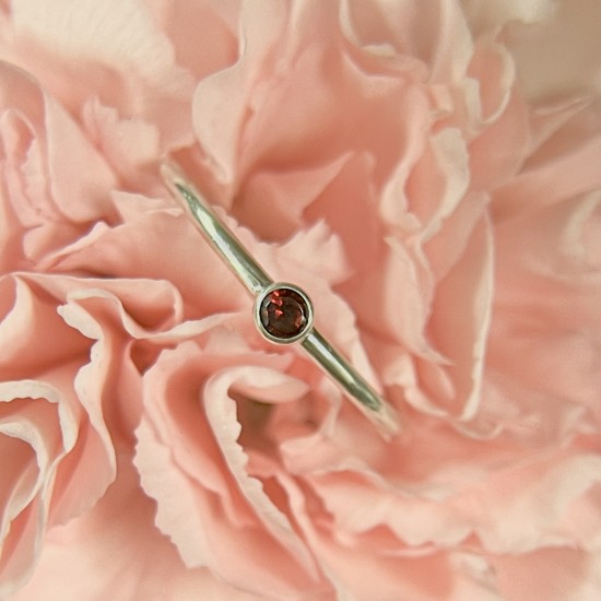 GEBOORTE RING - Januari - Granaat (zilver)