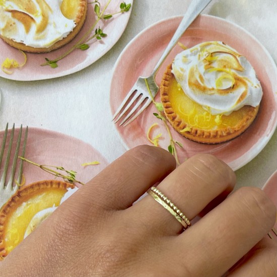 Gehamerde ring Geelgoud (ivm stijgende goudkoers zijn alle prijzen voor gouden sieraden tijdelijk op aanvraag)