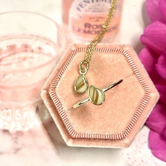 . Fiorenza (dna steen van +-5mm x +-7mm) (ivm stijgende goudkoers zijn alle prijzen voor gouden sieraden tijdelijk op aanvraag)