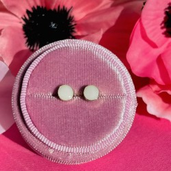 . Kae (DNA steen van 5mm) (ivm stijgende goudkoers zijn alle prijzen voor gouden sieraden tijdelijk op aanvraag)