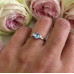 Voorbeeld van een op maat gemaakte Verlovingsring: Witgouden verlovingsring met aquamarijn & diamanten